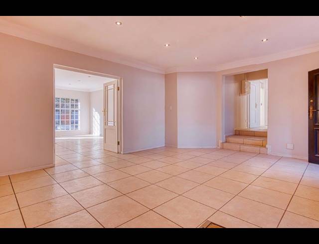 5 BEDROOM FREEHOLD TO LET IN BRYANSTON